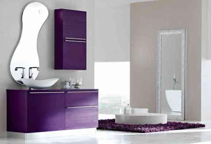 Фиолетовый в ванной